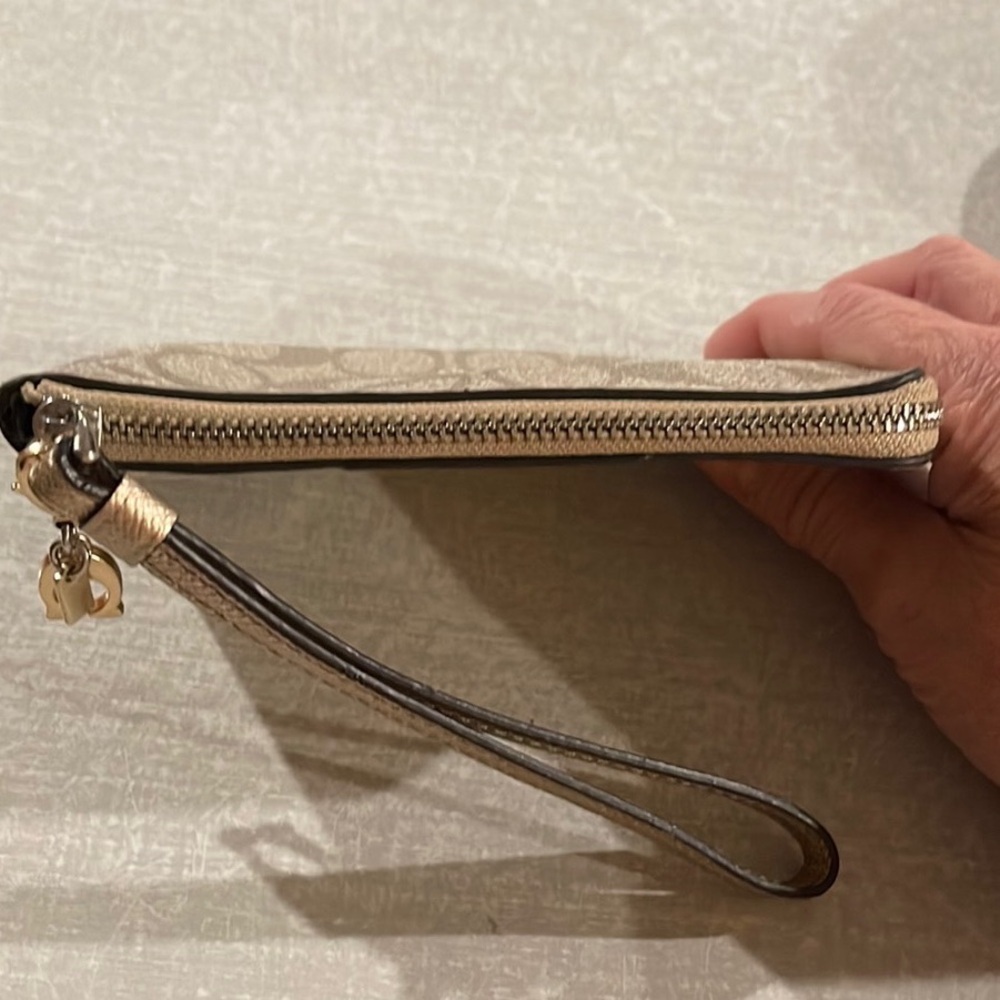 NWOT Coach Beige Monogram Wristlet Adjustable Wrist Strap 4X6” - Picture 8 of 14